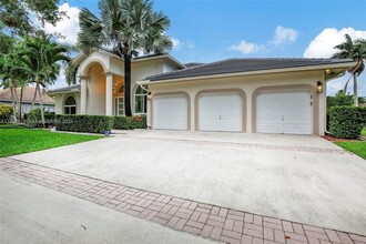 2922 Medinah in Weston, FL - Foto de edificio - Building Photo