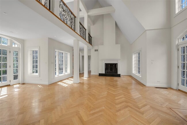 7 Rodney Ln in Kings Point, NY - Building Photo - Building Photo