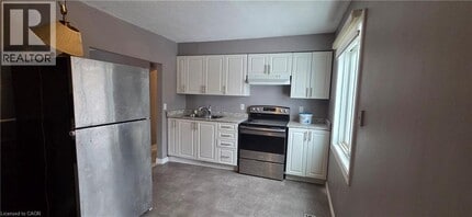 54 Wyandotte St in Orillia, ON - Building Photo - Building Photo