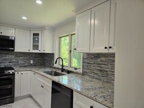 3462 Valley Rd in Bernards, NJ - Building Photo - Building Photo