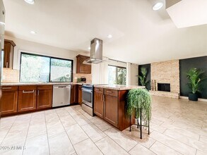 8165 E Del Caverna Dr in Scottsdale, AZ - Building Photo - Building Photo