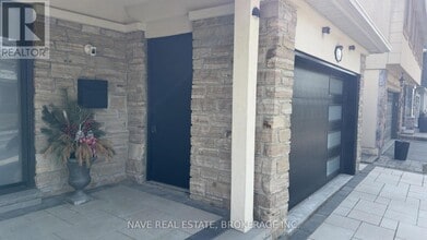 125 Bay Thorn Dr in Markham, ON - Building Photo - Building Photo