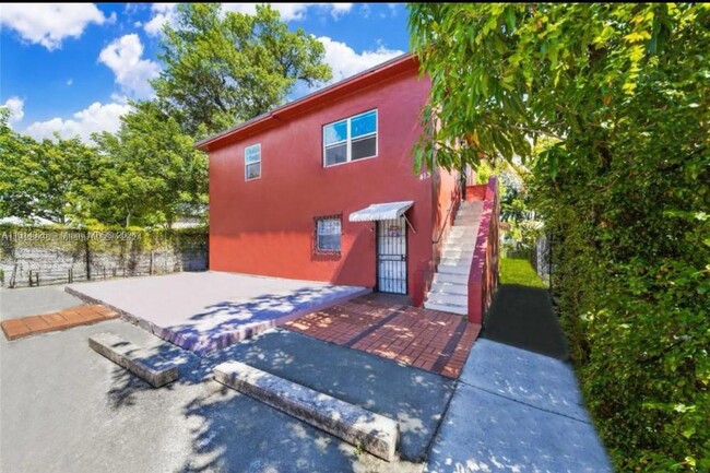 property at 413 NW 33rd St