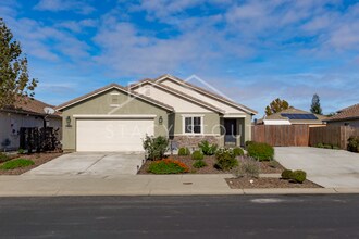 1385 Deerwood St in Plumas Lake, CA - Building Photo - Building Photo