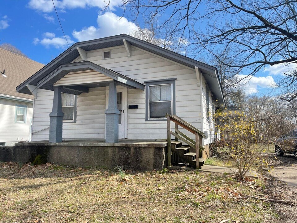 1234 E Page St in Springfield, MO - Building Photo
