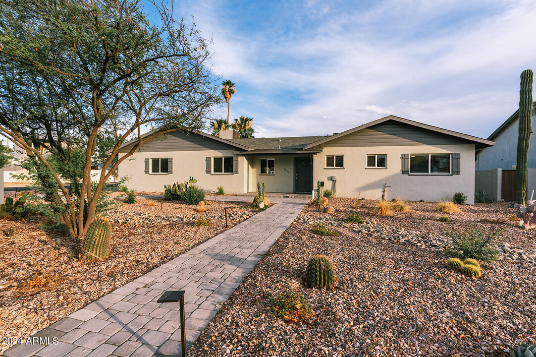 5517 E Pinchot Ave in Phoenix, AZ - Foto de edificio