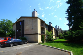 Kingsgate Ridge Manor in Kirkland, WA - Building Photo - Building Photo