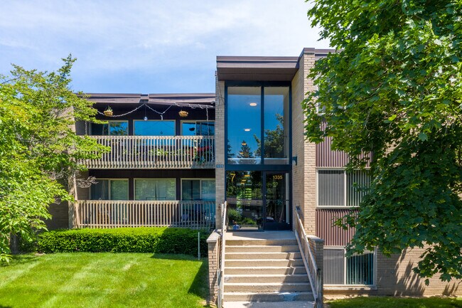 River Drive Apartments in Ypsilanti, MI - Building Photo - Building Photo