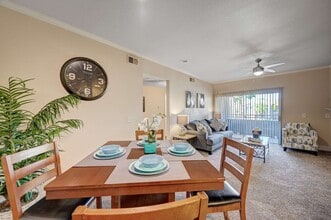 San Tropez in Las Vegas, NV - Foto de edificio - Building Photo