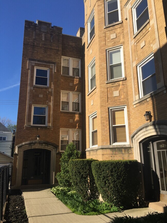 1527 W Rosemont Ave Rentals in Chicago, IL