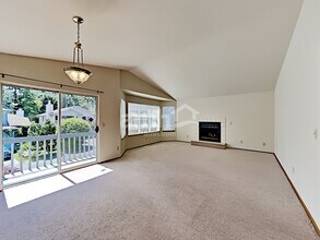 2078 SE 8th Dr in Renton, WA - Building Photo - Building Photo