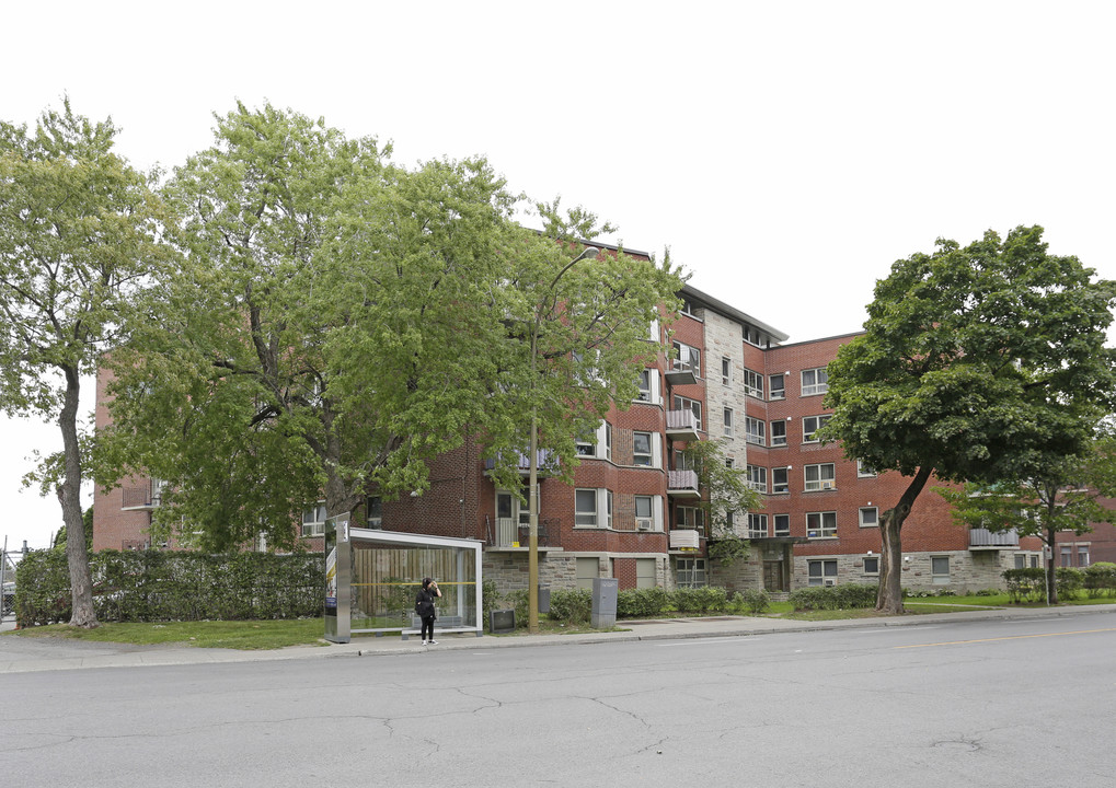 6660 W Sherbrooke O in Montréal, QC - Building Photo