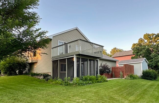 3317 Sunset Lake Dr in Burnsville, MN - Building Photo - Building Photo