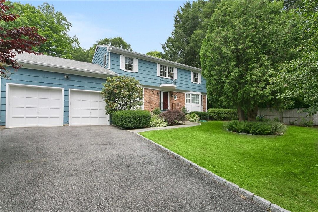 452 Rosedale Ave in White Plains, NY - Building Photo