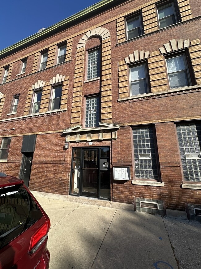 953 N California Ave in Chicago, IL - Building Photo - Building Photo