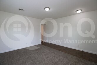 1686 W Paisley Dr in Queen Creek, AZ - Foto de edificio - Building Photo