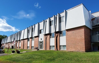 Tropicana Apartments in Duluth, MN - Building Photo - Building Photo