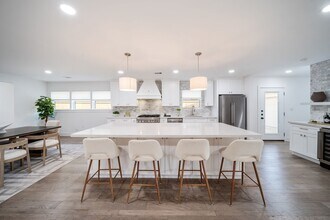 2501 Briarhurst Dr in Houston, TX - Building Photo - Building Photo