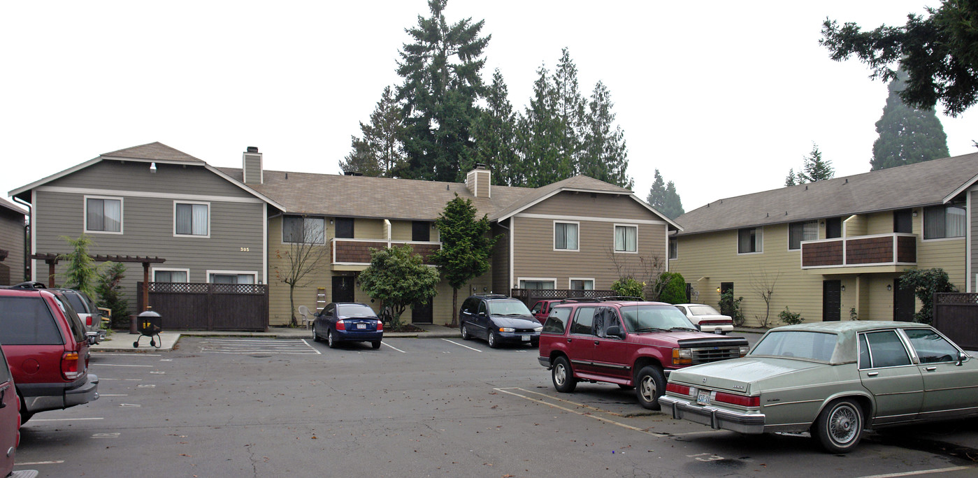 Redwood Village Townhouses in Puyallup, WA - Building Photo