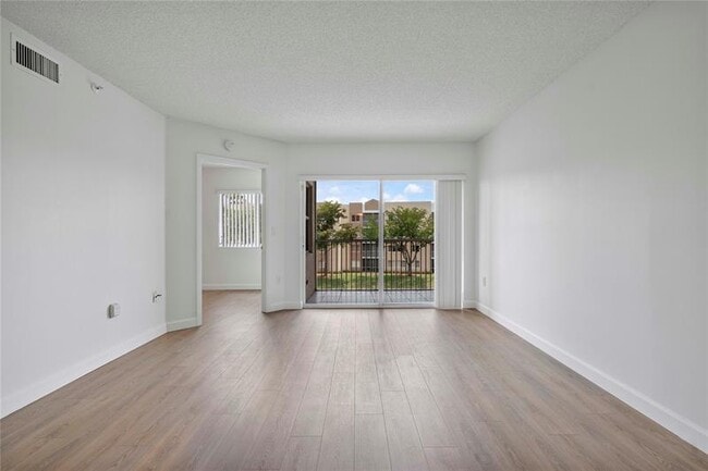 9537 Weldon Cir in Tamarac, FL - Building Photo - Building Photo