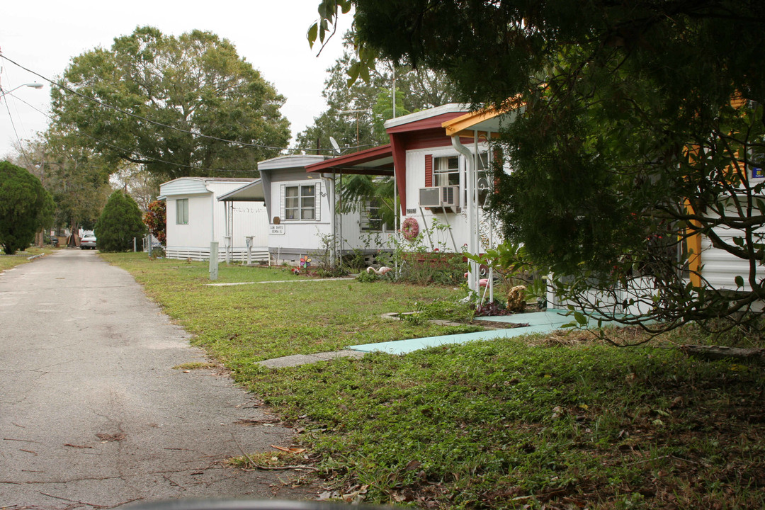 Green Mobile Home Park in St. Petersburg, FL - Building Photo