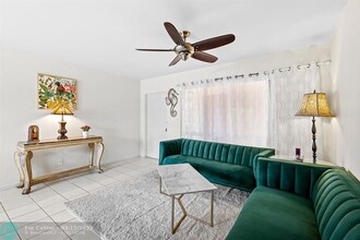 2616 NE 30th Pl in Fort Lauderdale, FL - Foto de edificio - Building Photo
