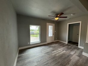220 Azucena St in San Antonio, TX - Building Photo - Building Photo