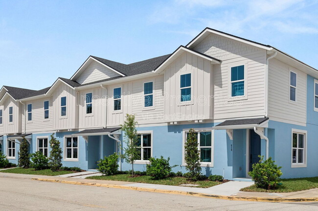 566 S Grandview Ave in Daytona Beach, FL - Building Photo - Building Photo