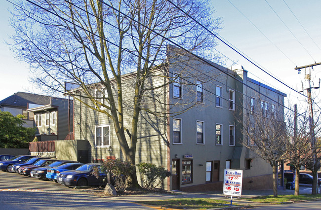 St John's Apartments in Seattle, WA - Building Photo - Building Photo