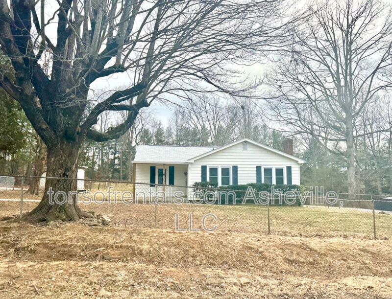 6 Atkins St in Asheville, NC - Building Photo