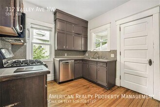 312 Valley Ave NW in Grand Rapids, MI - Building Photo - Building Photo