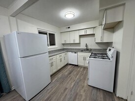 314 College Park Dr in Coraopolis, PA - Building Photo