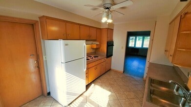 2903 Oakland Rd NE in Cedar Rapids, IA - Building Photo - Building Photo