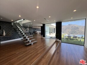 2110 Hercules Dr in Los Angeles, CA - Building Photo - Building Photo