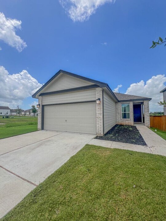 512 Barbary Coast Ln in Jarrell, TX - Building Photo