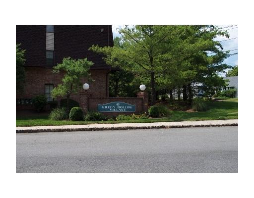 906 Green Hollow Dr, Unit 906 in Iselin, NJ - Building Photo - Building Photo