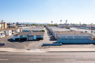 2060 Newport Blvd in Costa Mesa, CA - Building Photo - Building Photo