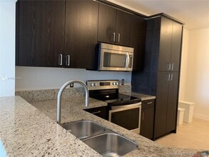 10730 NW 66th St-Unit -305 in Doral, FL - Building Photo - Building Photo