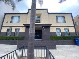 The Gramercy Apartments in Los Angeles, CA - Foto de edificio - Building Photo