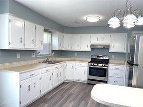 1330 Gladys St in Collinsville, IL - Building Photo - Building Photo