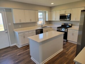 231 W 550 N in Valparaiso, IN - Foto de edificio - Building Photo