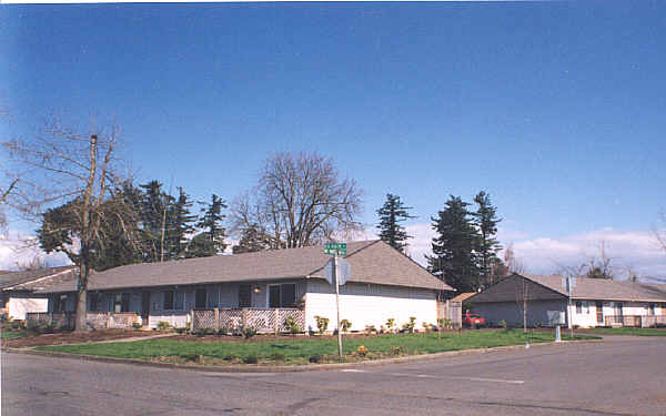 2000 N Main Ave in Gresham, OR - Building Photo - Building Photo