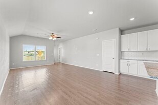 603 Levine Ct in Montgomery, TX - Building Photo