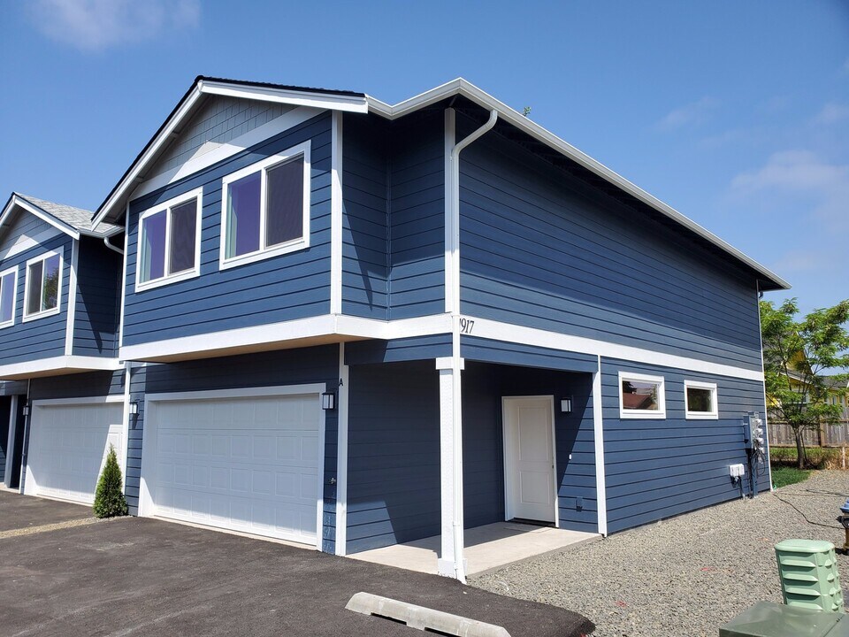 1917 Ahlers Ave in Centralia, WA - Building Photo