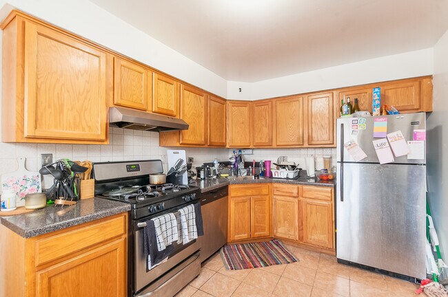 1324 W Lunt Ave in Chicago, IL - Building Photo - Building Photo