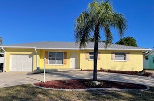 8504 43rd Ave Dr W in Bradenton, FL - Building Photo