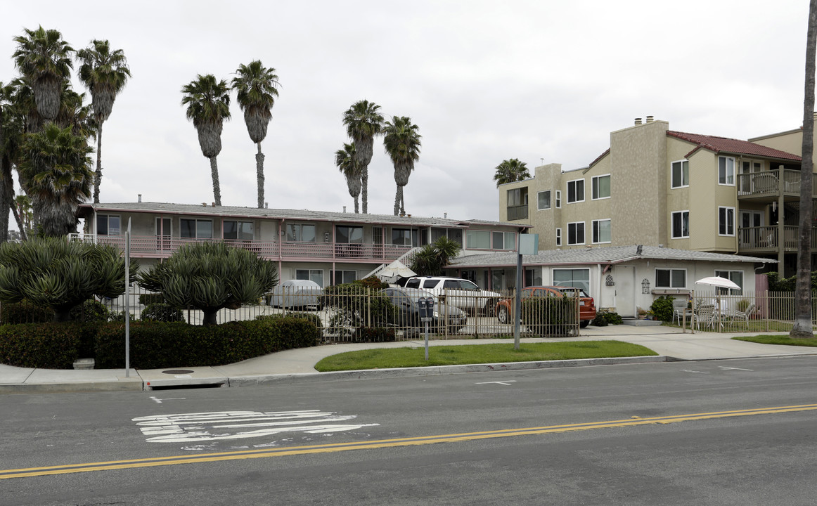 Pacific Views Apartments in Oceanside, CA - Foto de edificio