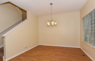 609 N Lyle Ave in Elgin, IL - Building Photo