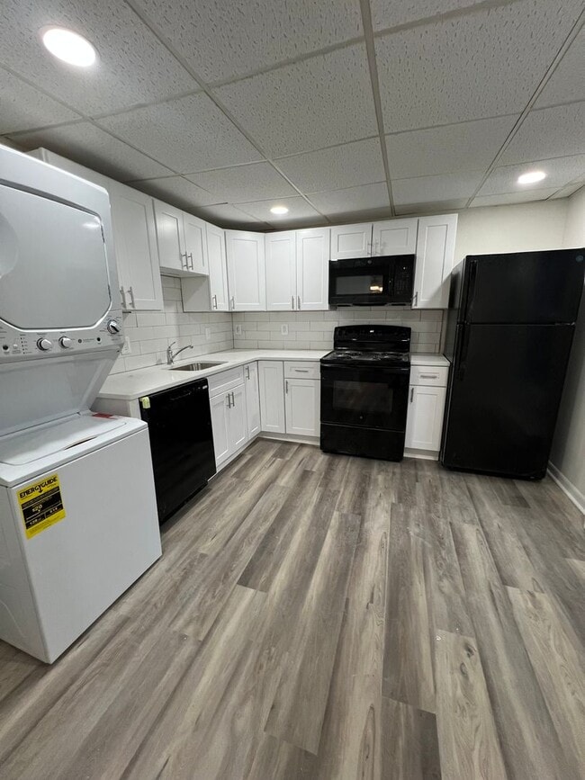 property at 601 E Mulberry St