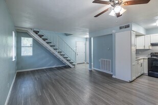 VILLA VALENCIA in Irving, TX - Building Photo